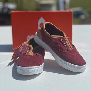 Boys size 9c Oomphies shoes